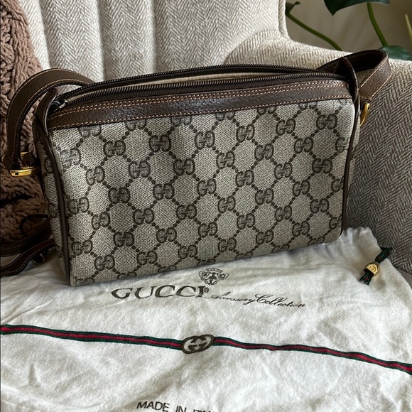 Gucci GG Supreme Crossbody Bag - Picture 12 of 17